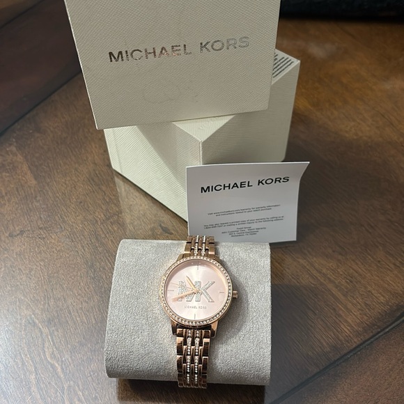 Michael Kors Rose Gold Watch - Picture 1 of 11